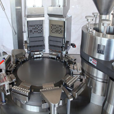 Μηχανή πλήρωσης καψών ελέγχου PLC πλήρως αυτόματη με την οθόνη αφής εμπορικών σημάτων της Γερμανίας Siemens