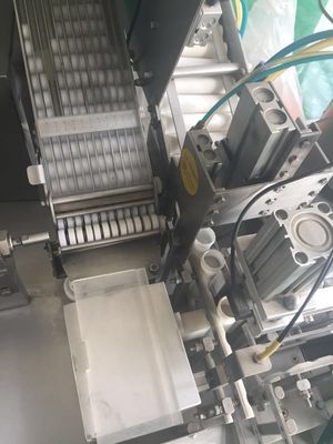 Πλήρως αυτόματη οριζόντια φουσκωτή συσκευή γεμίσματος σωλήνων για δισκία